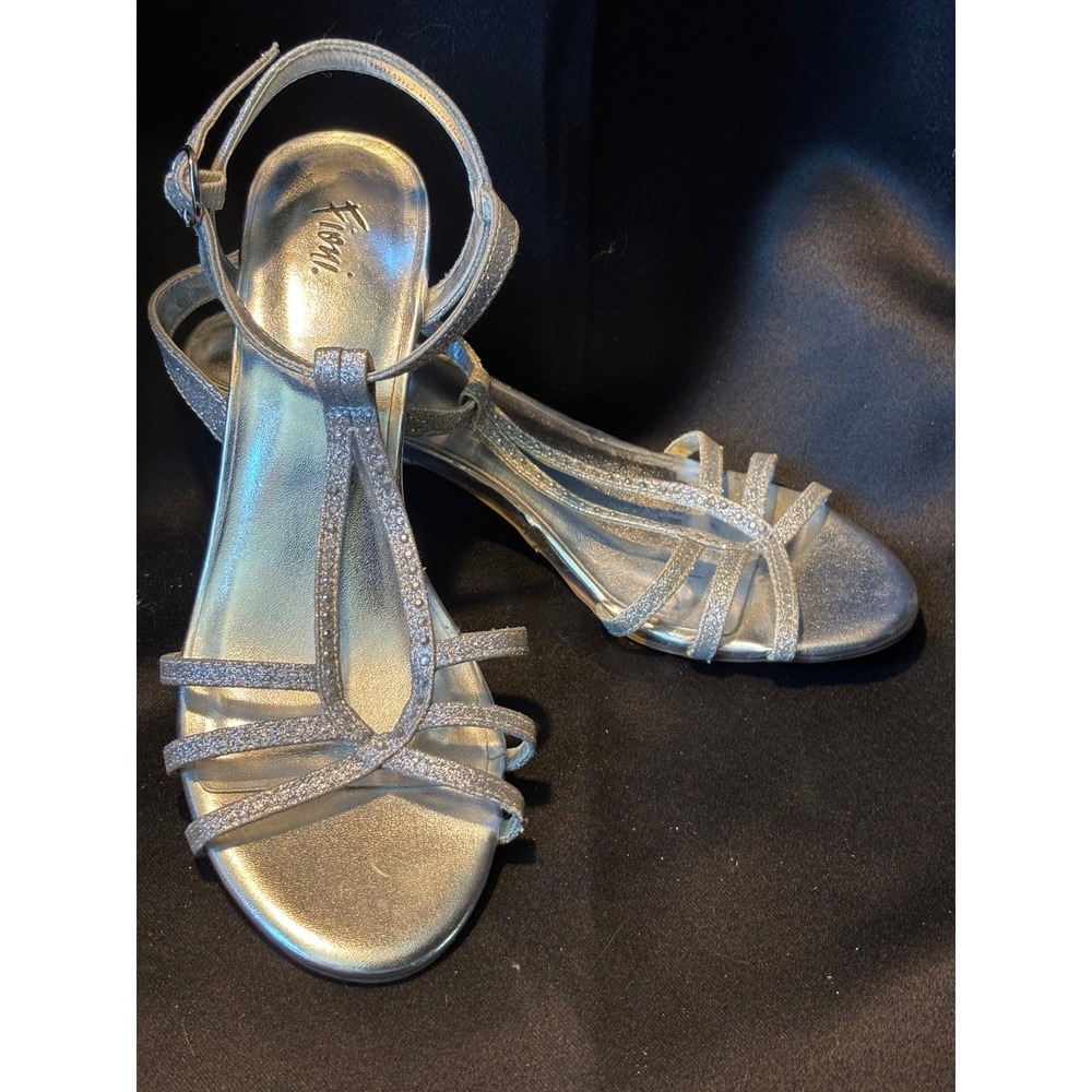Fioni Womens Silver Glitter Kitten Heel Sandals Strappy Dress Shoes Size 7.5
